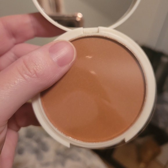 Give them Lala Beauty Bronzer - Picture 2 of 2